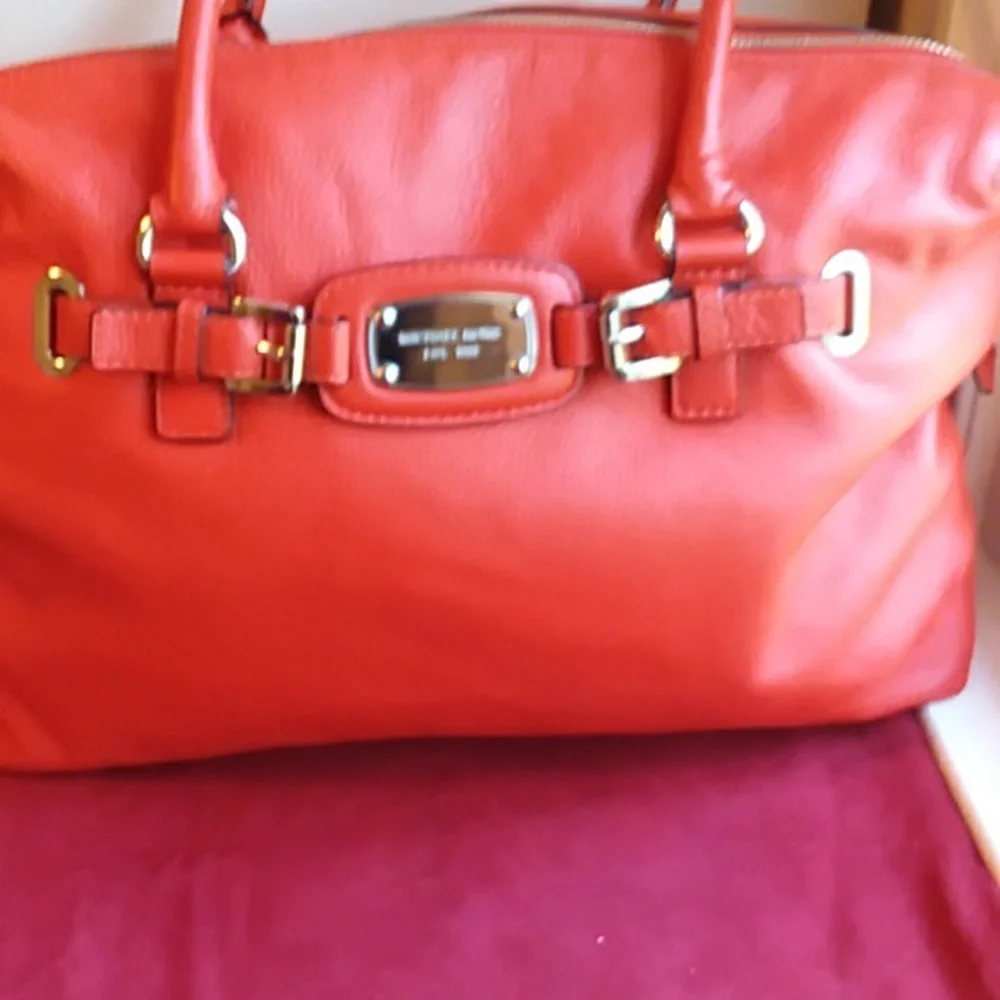 SOLD Michael Kors TravelBag Orange Leather XLarge Bag. Excellent Condition - Picture 2 of 14